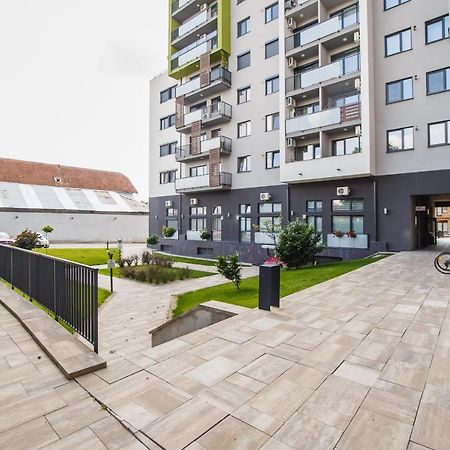 Elegant & Spacious - Central Apartment Oradea Exterior photo